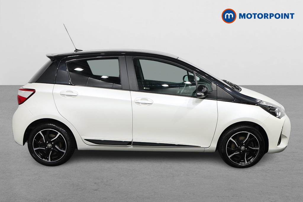 Toyota Yaris Bi-Tone Manual Petrol Hatchback - Stock Number (1590660) - Drivers side