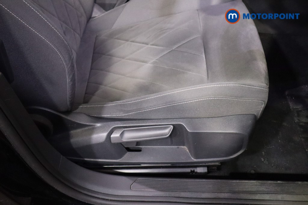 Volkswagen Golf Style Edition Manual Petrol Hatchback - Stock Number (1591325) - 16th supplementary image