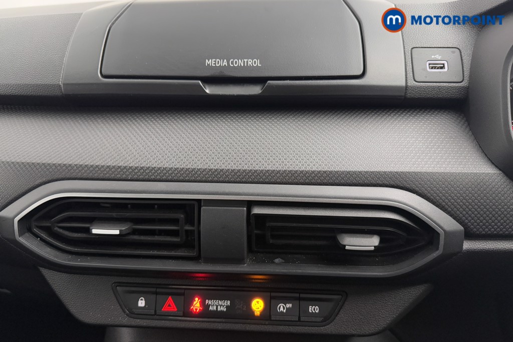 Dacia Sandero Essential Manual Petrol Hatchback - Stock Number (1591641) - 7th supplementary image
