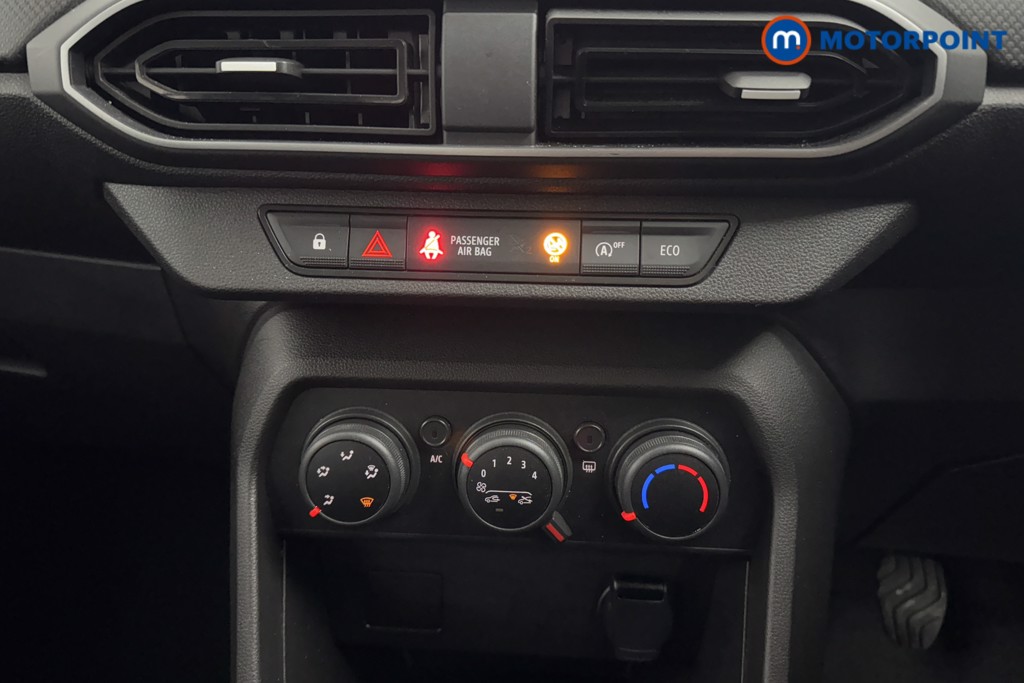 Dacia Sandero Essential Manual Petrol Hatchback - Stock Number (1591641) - 8th supplementary image