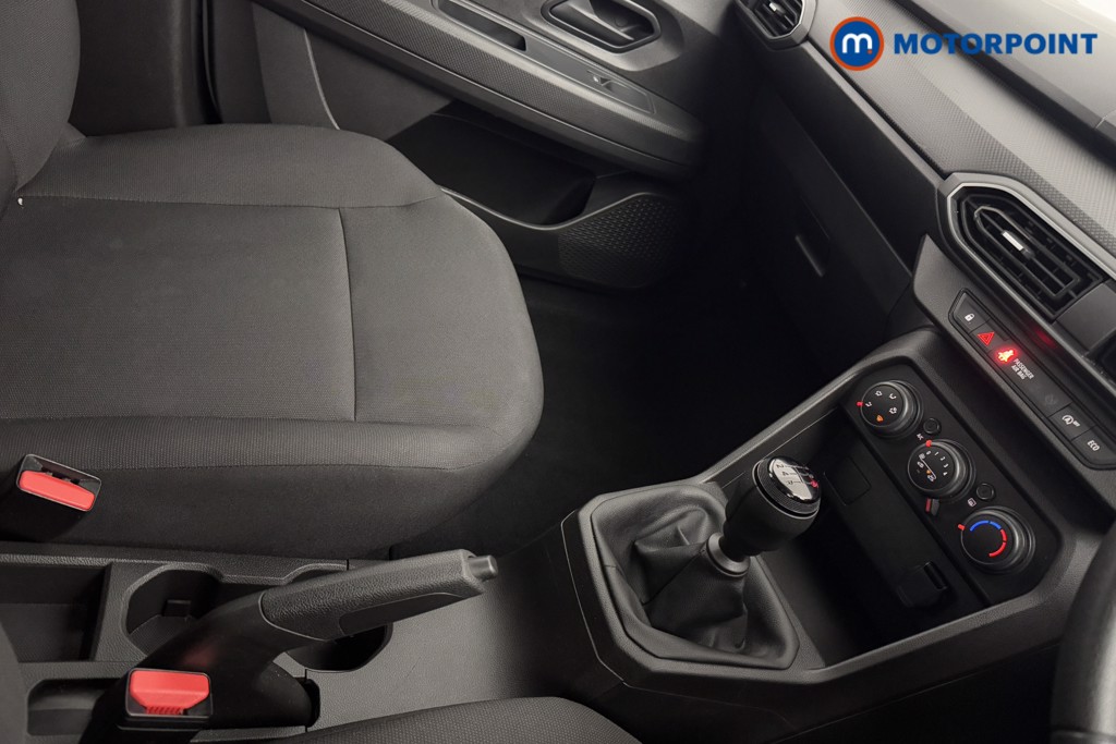 Dacia Sandero Essential Manual Petrol Hatchback - Stock Number (1591641) - 11th supplementary image