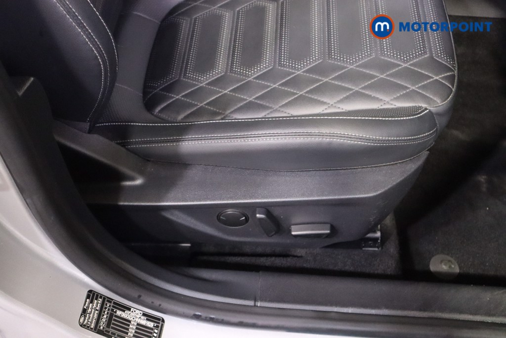 Ford Focus Titanium Vignale Automatic Petrol Hatchback - Stock Number (1592214) - 16th supplementary image