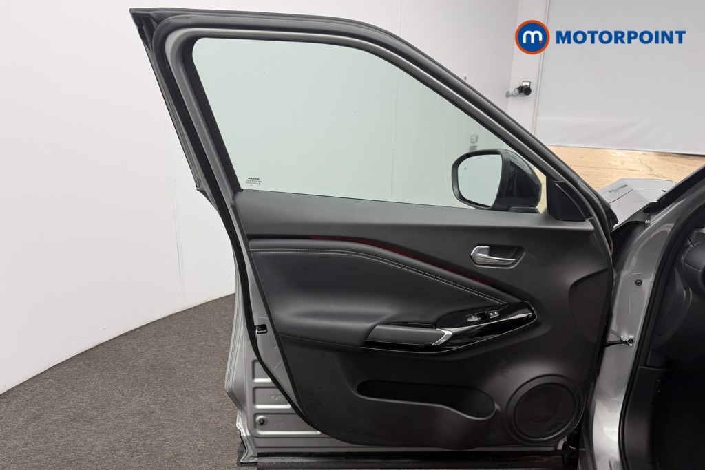 Nissan Juke Tekna Automatic Petrol SUV - Stock Number (1592996) - 4th supplementary image