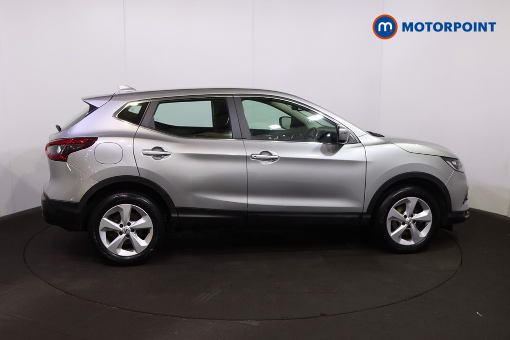 Nissan Qashqai Acenta Premium Manual Diesel SUV - Stock Number (1593034) - Drivers side