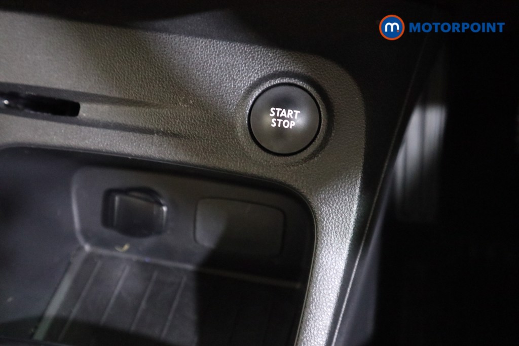 Renault Captur Iconic Manual Petrol SUV - Stock Number (1593228) - 8th supplementary image