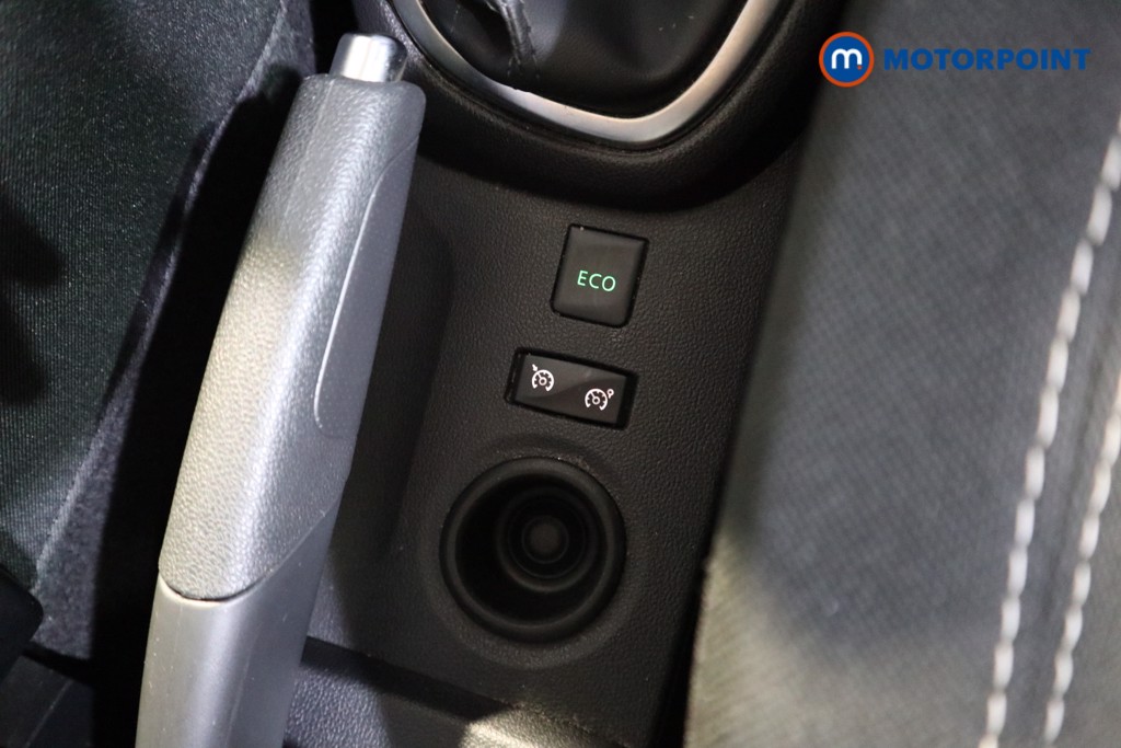 Renault Captur Iconic Manual Petrol SUV - Stock Number (1593228) - 9th supplementary image