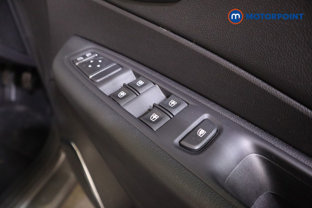 Renault Captur Iconic Manual Petrol SUV - Stock Number (1593228) - 12th supplementary image