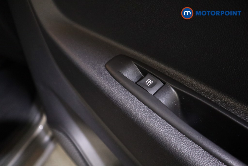 Renault Captur Iconic Manual Petrol SUV - Stock Number (1593228) - 16th supplementary image