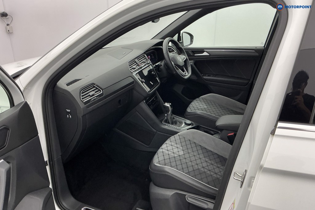 Volkswagen Tiguan R-Line Automatic Diesel SUV - Stock Number (1584796) - 9th supplementary image
