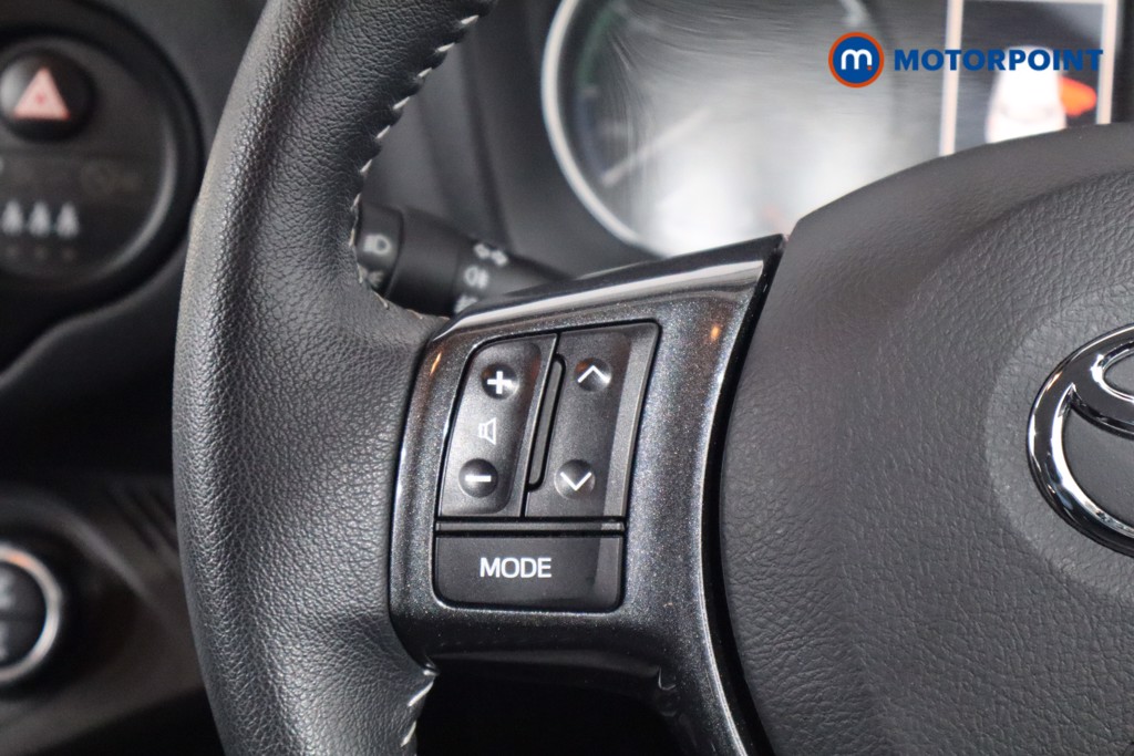 Toyota Yaris Y20 Automatic Petrol-Electric Hybrid Hatchback - Stock Number (1590163) - 7th supplementary image