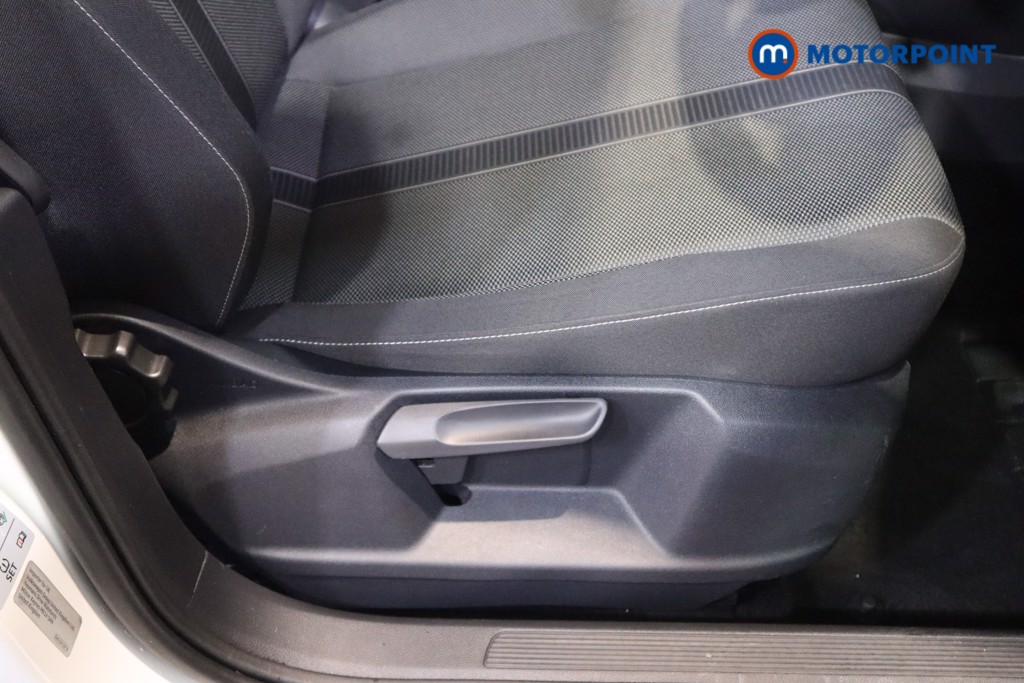 Volkswagen T-Roc Life Manual Petrol SUV - Stock Number (1595179) - 16th supplementary image