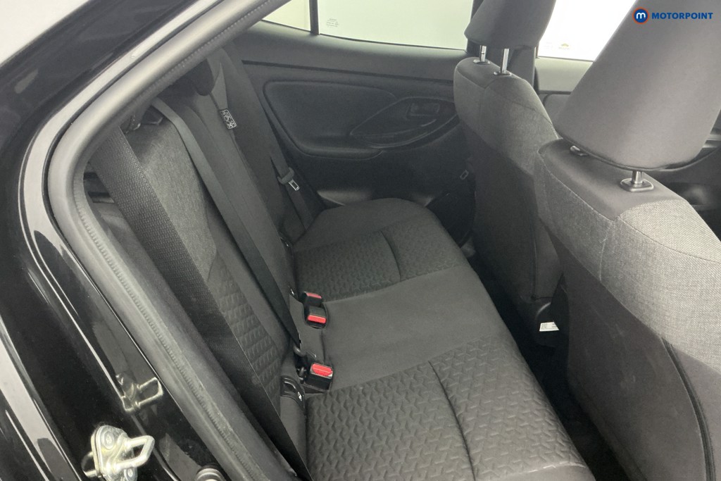 Toyota Yaris Cross Design Automatic Petrol-Electric Hybrid Estate - Stock Number (1584231) - 4th supplementary image