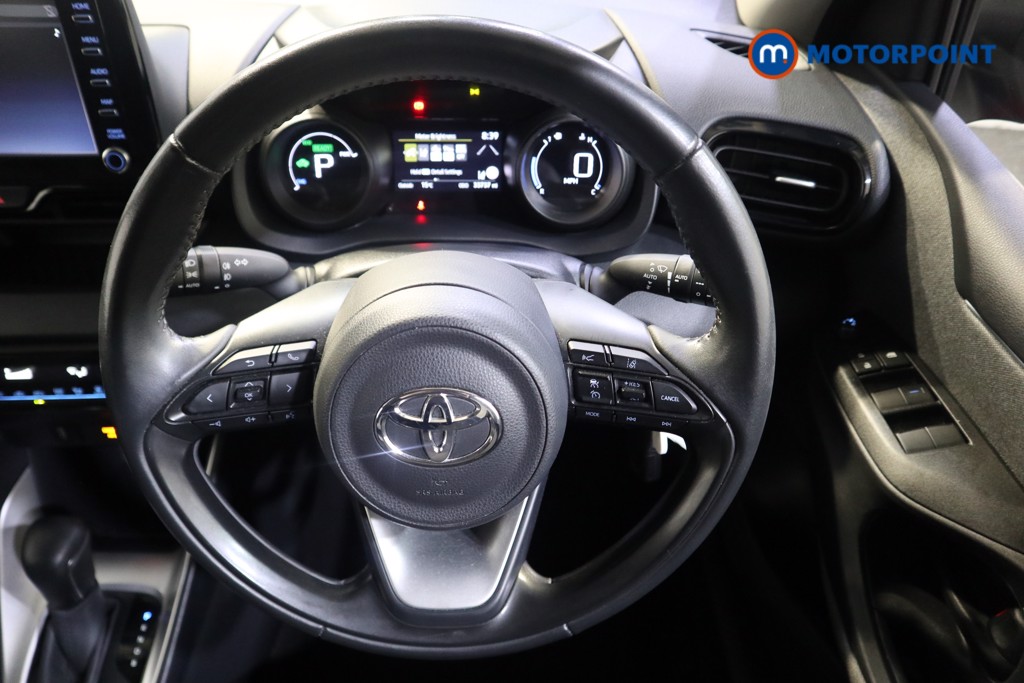 Toyota Yaris Design Automatic Petrol-Electric Hybrid Hatchback - Stock Number (1588985) - 2nd supplementary image