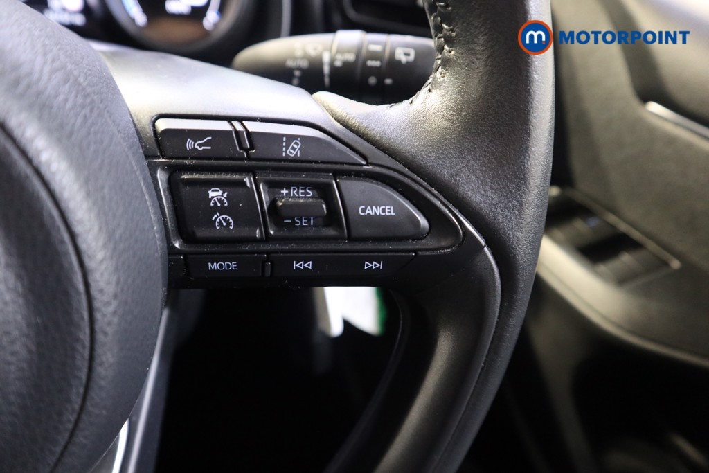 Toyota Yaris Design Automatic Petrol-Electric Hybrid Hatchback - Stock Number (1588985) - 4th supplementary image