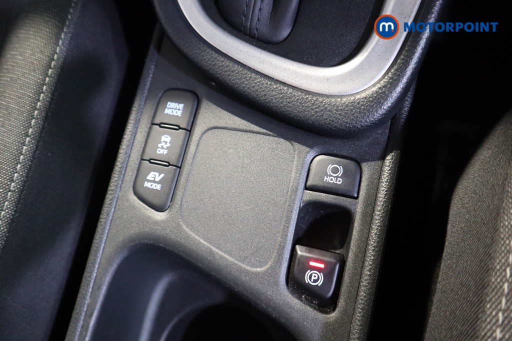 Toyota Yaris Design Automatic Petrol-Electric Hybrid Hatchback - Stock Number (1588985) - 8th supplementary image