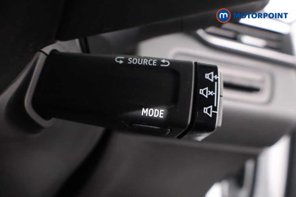 Renault Clio Iconic Edition Manual Petrol Hatchback - Stock Number (1591672) - 19th supplementary image