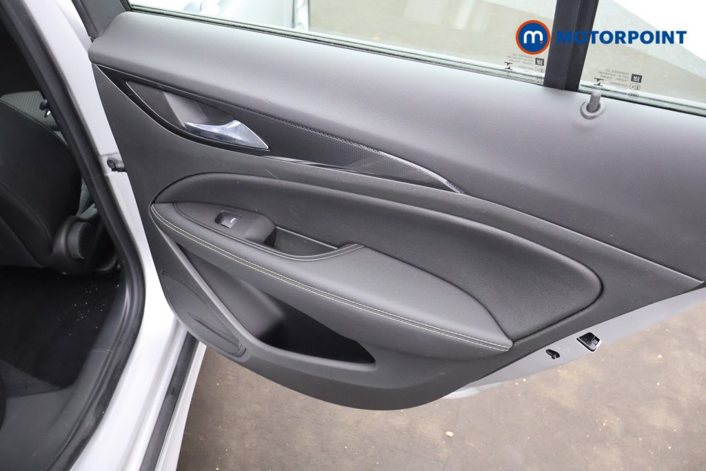 Vauxhall Insignia Sri Vx-Line Manual Petrol Hatchback - Stock Number (1592486) - 16th supplementary image