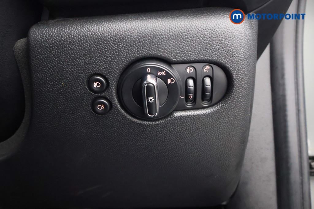 Mini Hatchback Cooper Manual Petrol Hatchback - Stock Number (1594941) - 5th supplementary image