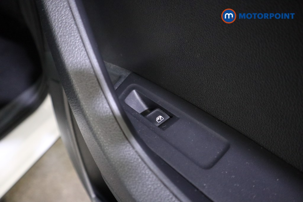 Skoda Karoq Se Drive Manual Petrol SUV - Stock Number (1584800) - 16th supplementary image