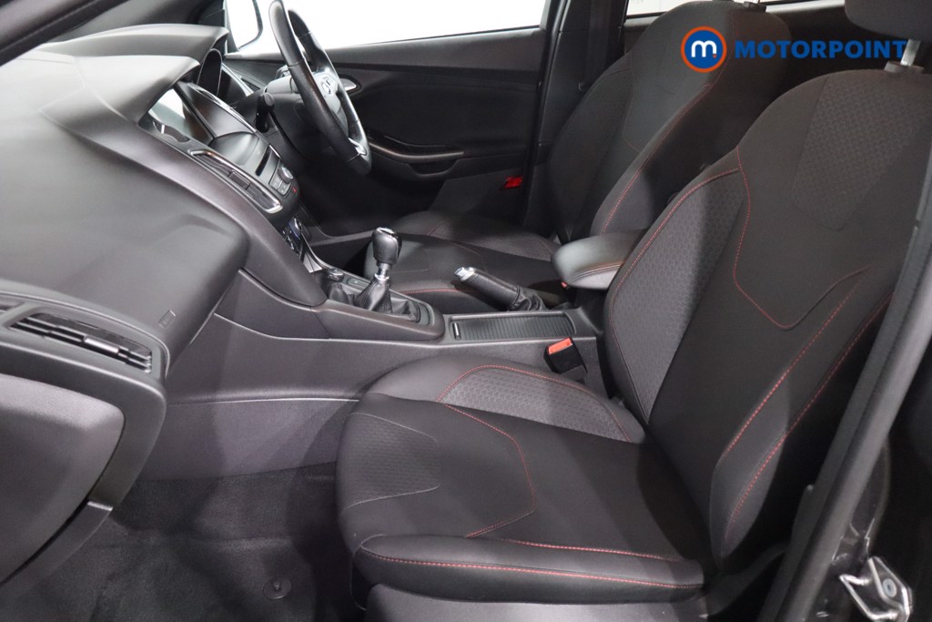 Ford Focus St-Line Manual Petrol Hatchback - Stock Number (1592313) - 4th supplementary image