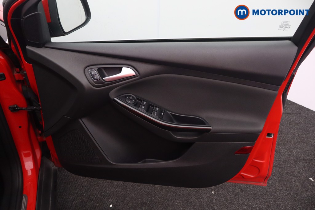Ford Focus Titanium Manual Petrol Hatchback - Stock Number (1592878) - 12th supplementary image
