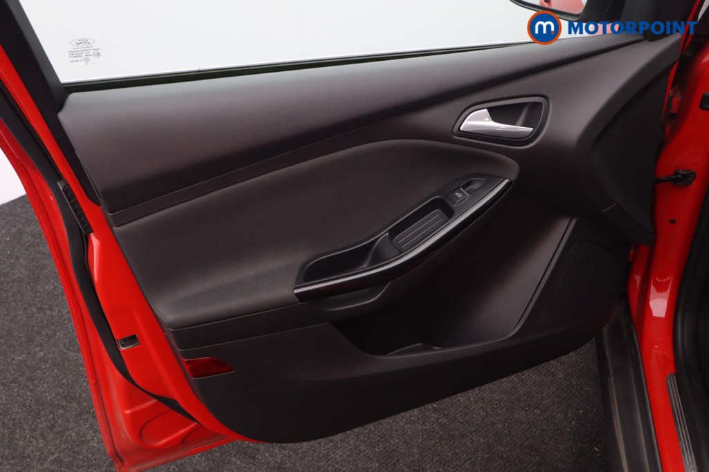 Ford Focus Titanium Manual Petrol Hatchback - Stock Number (1592878) - 20th supplementary image