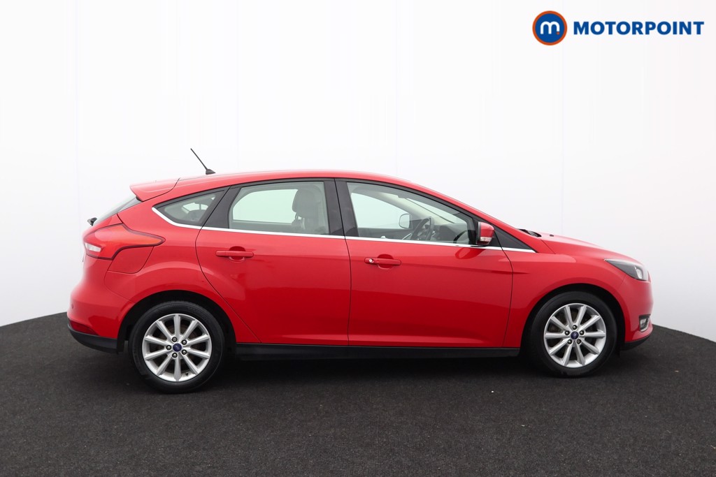Ford Focus Titanium Manual Petrol Hatchback - Stock Number (1592878) - Drivers side