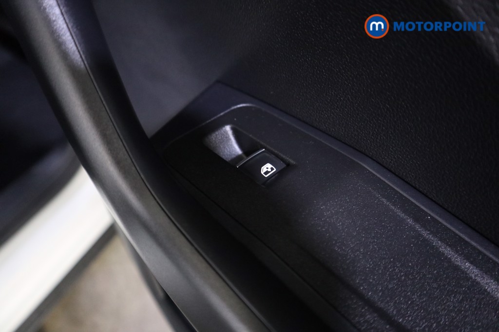 Volkswagen T-Roc R-Line Manual Petrol SUV - Stock Number (1595174) - 21st supplementary image