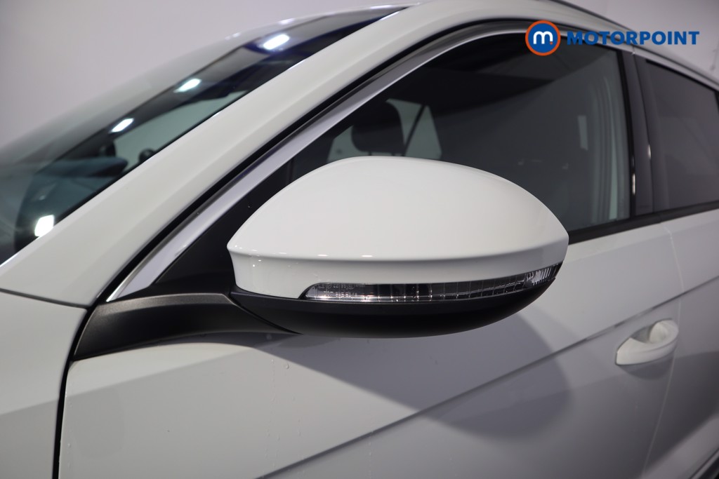 Volkswagen T-Roc R-Line Manual Petrol SUV - Stock Number (1595174) - 33rd supplementary image