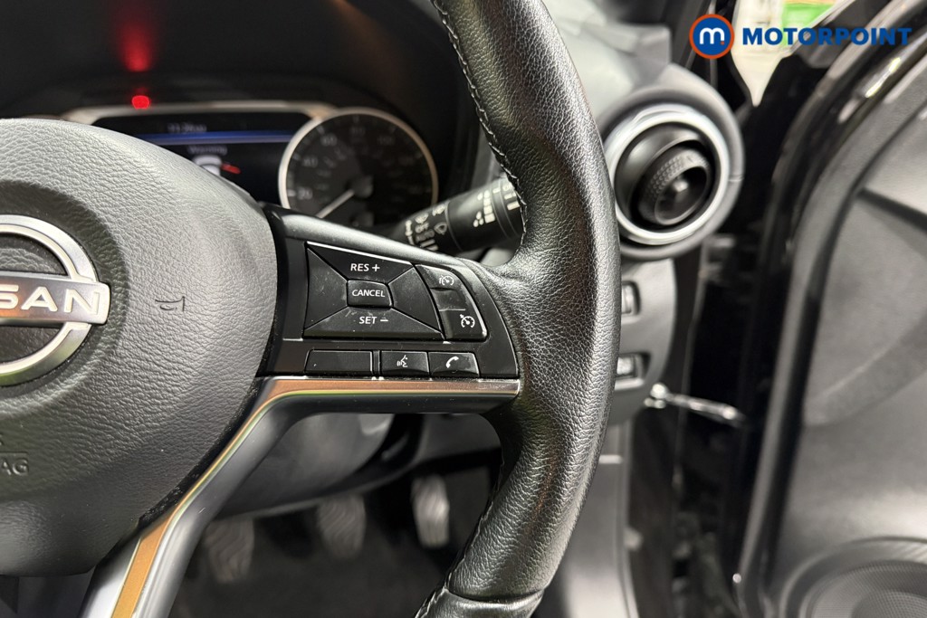 Nissan Juke N-Connecta Manual Petrol SUV - Stock Number (1566100) - 2nd supplementary image