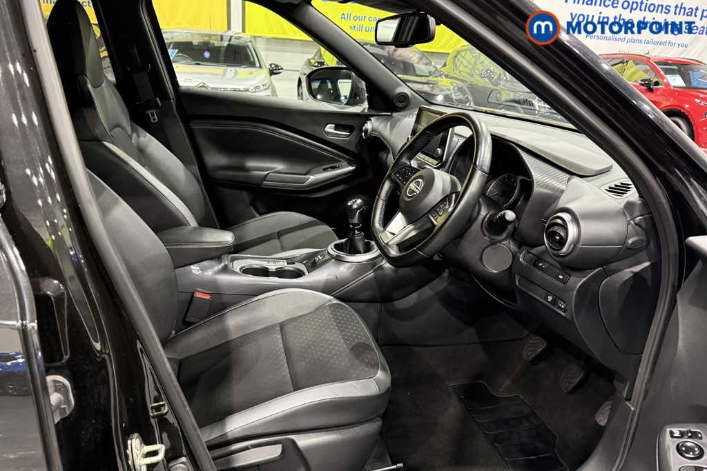 Nissan Juke N-Connecta Manual Petrol SUV - Stock Number (1566100) - 5th supplementary image
