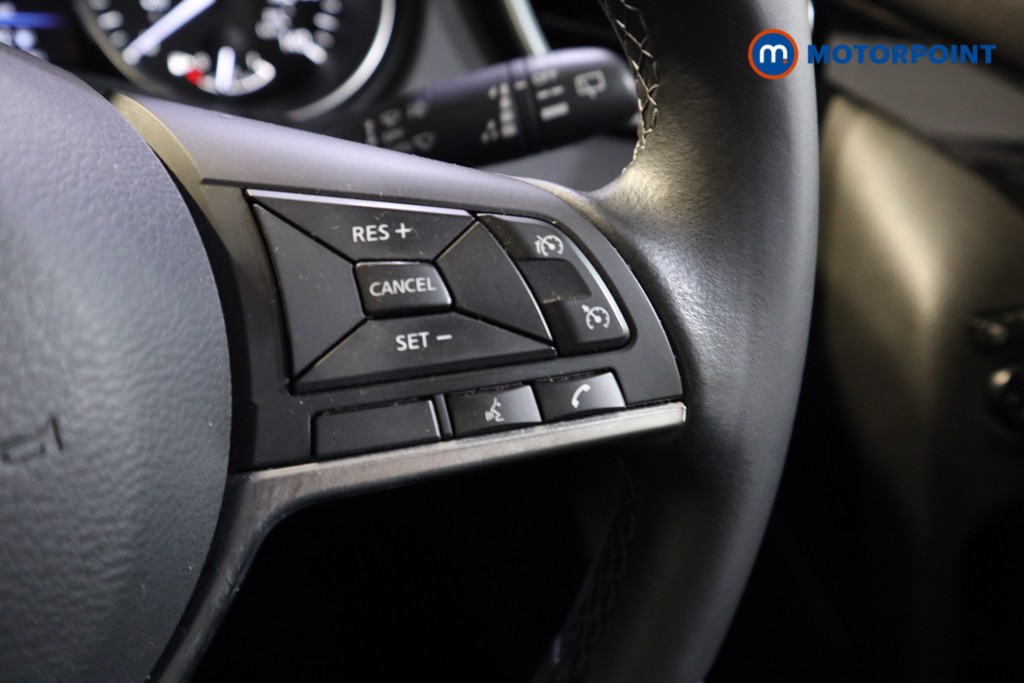 Nissan Qashqai N-Connecta Automatic Petrol SUV - Stock Number (1582328) - 4th supplementary image