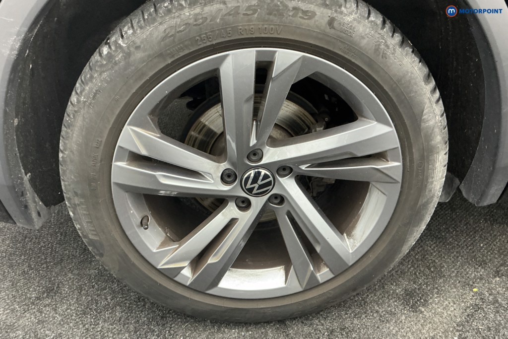 Volkswagen Tiguan R-Line Edition Automatic Petrol SUV - Stock Number (1587003) - 32nd supplementary image