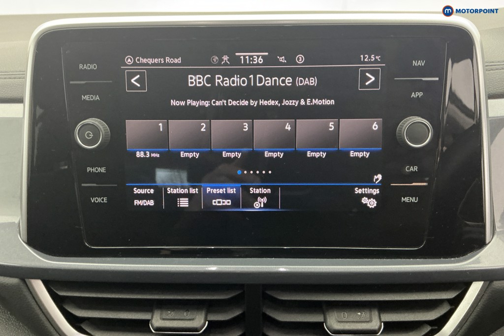 Volkswagen T-Roc Style Manual Petrol SUV - Stock Number (1588769) - 2nd supplementary image