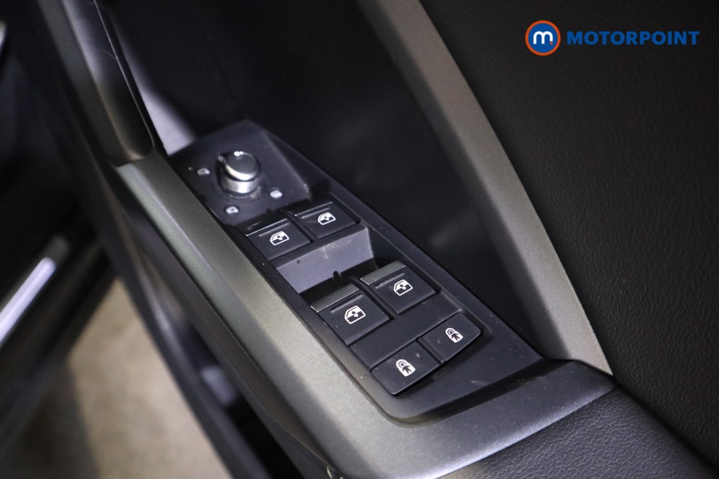 Audi Q3 S Line Manual Petrol SUV - Stock Number (1590103) - 15th supplementary image