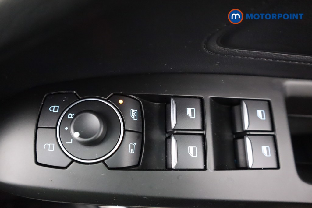 Ford Focus St-Line Vignale Manual Petrol Hatchback - Stock Number (1592744) - 21st supplementary image