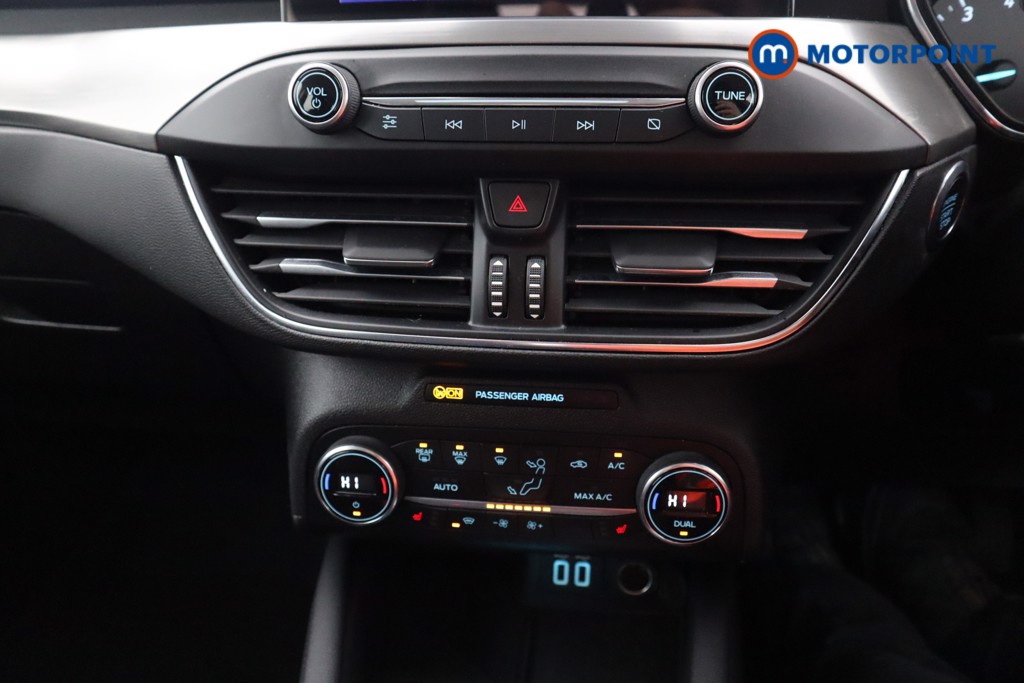 Ford Focus Titanium Automatic Petrol Hatchback - Stock Number (1593310) - 11th supplementary image