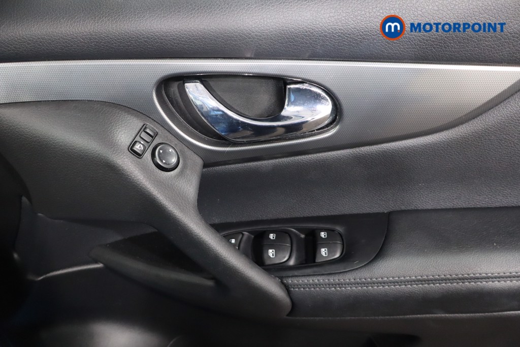 Nissan Qashqai N-Connecta Manual Petrol SUV - Stock Number (1593408) - 21st supplementary image