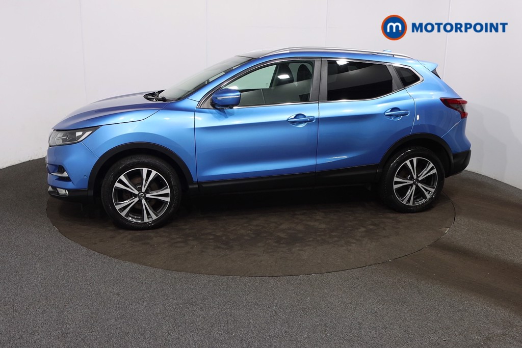 Nissan Qashqai N-Connecta Manual Petrol SUV - Stock Number (1593408) - Passenger side