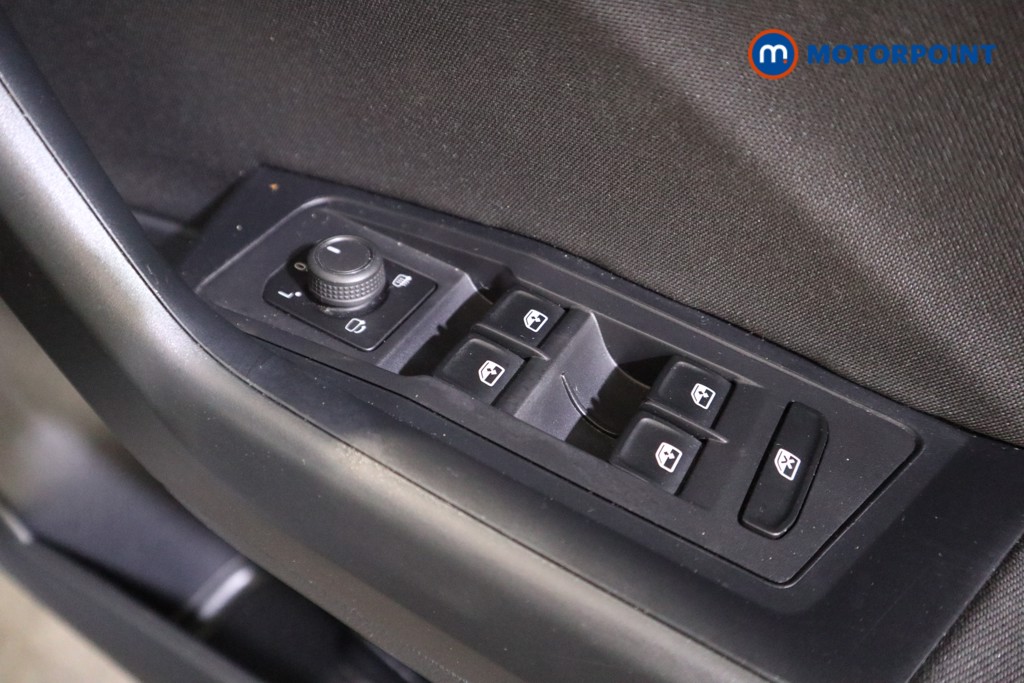 Volkswagen T-Roc Life Manual Petrol SUV - Stock Number (1595157) - 13th supplementary image