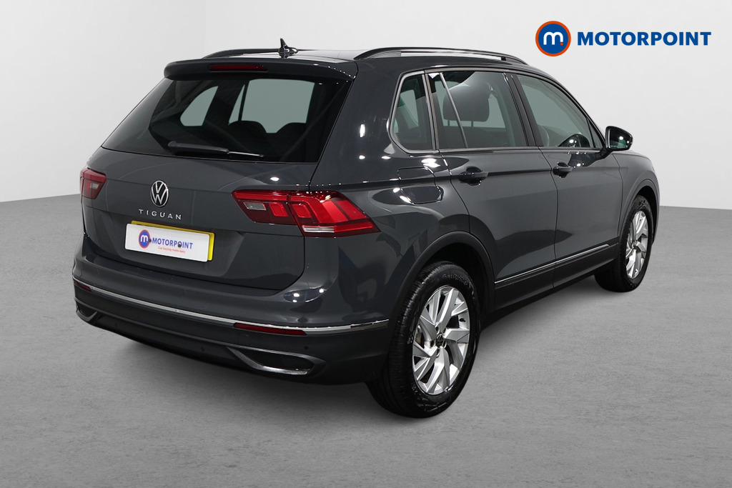 Volkswagen Tiguan Life Automatic Petrol SUV - Stock Number (1595368) - Drivers side rear corner