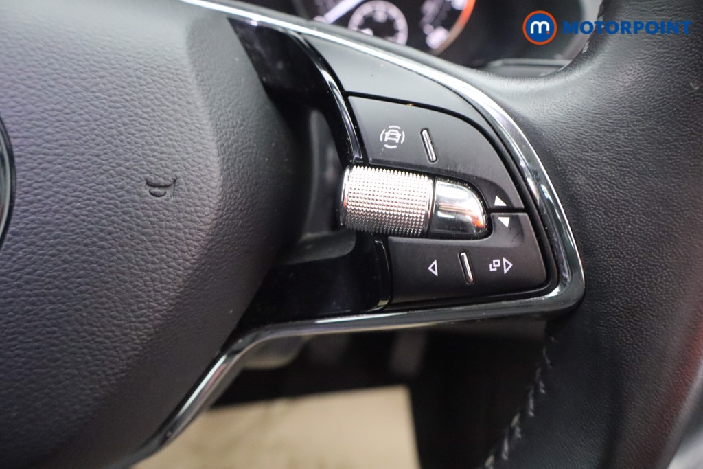 Skoda Octavia SE Manual Petrol Hatchback - Stock Number (1595749) - 4th supplementary image