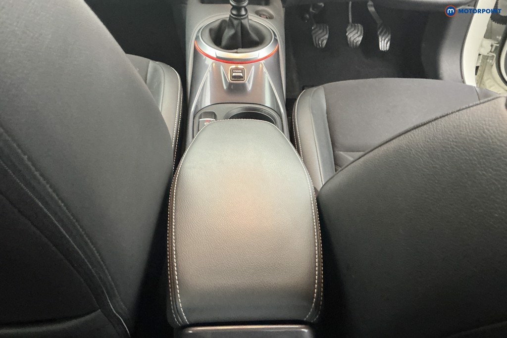 Nissan Juke Tekna Manual Petrol SUV - Stock Number (1587396) - 11th supplementary image