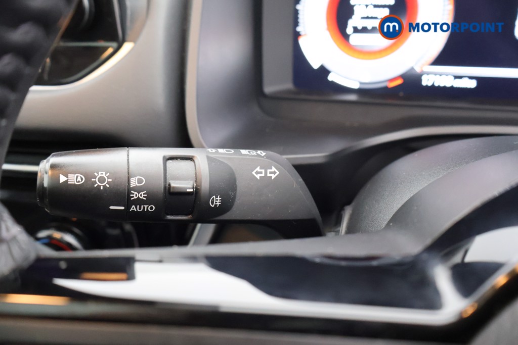 Nissan Qashqai Premiere Edition Manual Petrol SUV - Stock Number (1587747) - 5th supplementary image