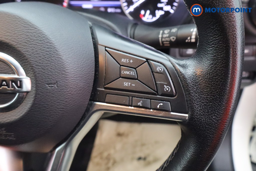 Nissan Juke N-Connecta Manual Petrol SUV - Stock Number (1591361) - 4th supplementary image