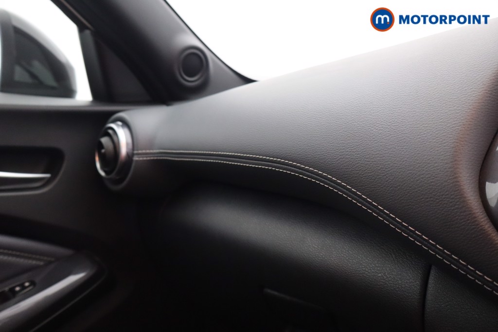 Nissan Juke N-Connecta Manual Petrol SUV - Stock Number (1591361) - 10th supplementary image