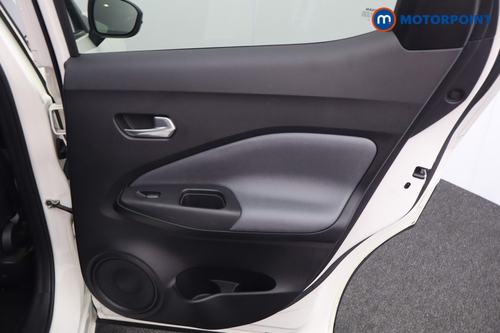 Nissan Juke N-Connecta Manual Petrol SUV - Stock Number (1591361) - 18th supplementary image