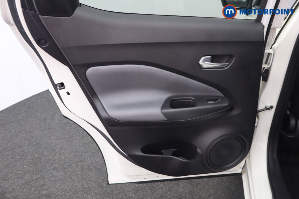 Nissan Juke N-Connecta Manual Petrol SUV - Stock Number (1591361) - 19th supplementary image