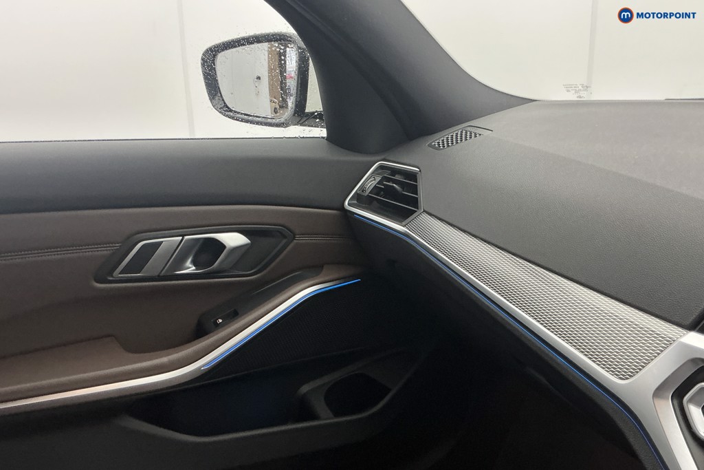 BMW 3 Series M Sport Automatic Petrol Plug-In Hybrid Saloon - Stock Number (1591460) - 17th supplementary image
