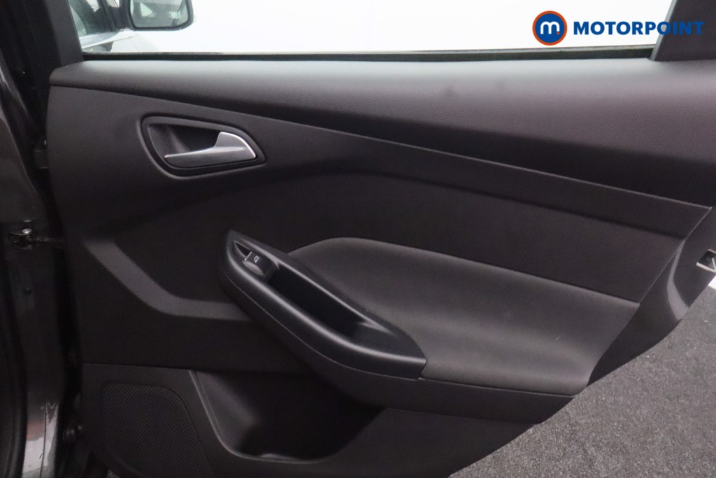 Ford Focus Titanium Automatic Petrol Hatchback - Stock Number (1591565) - 17th supplementary image